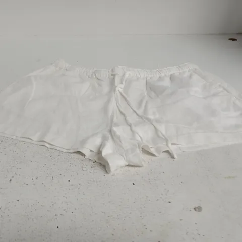 PULL&BEAR WHITE DRAWSTRING SHORTS – SIZE L