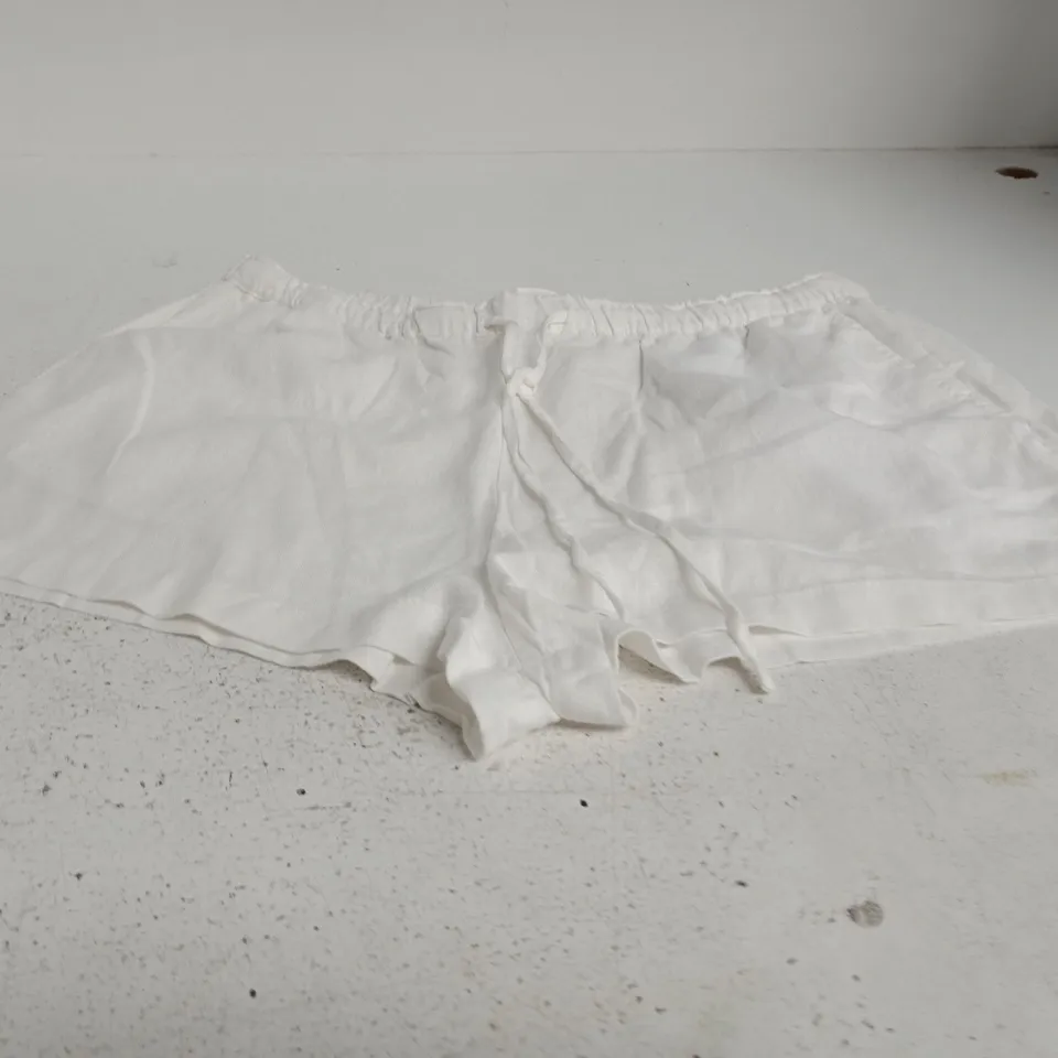 PULL&BEAR WHITE DRAWSTRING SHORTS – SIZE L