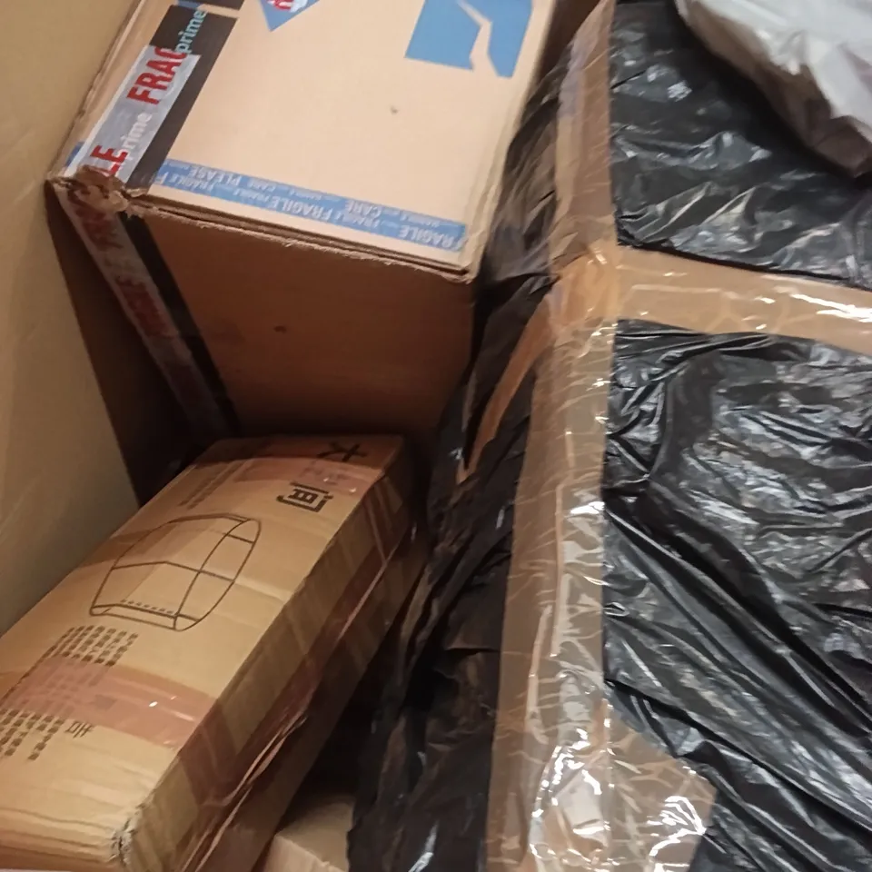 PALLET OF ASSORTED ITEMS INCLUDING - FOLDING PLAY MAT