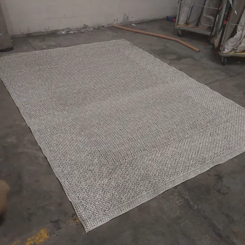QUALITY DESIGNER AREA RUG - APPROXIMATELY 320 x 230cm