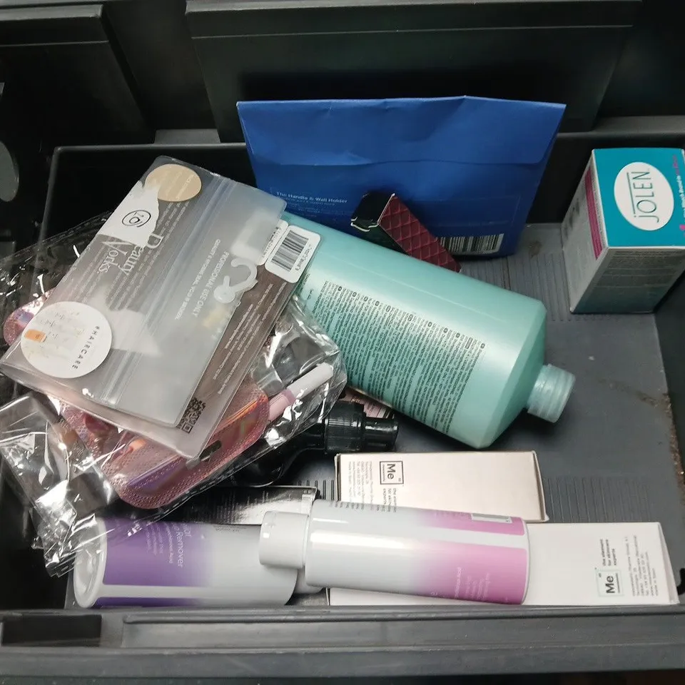 APPROXIMATEY 20 ASSORTED HEALTH AND BEAUTY PRODUCTS TO INCLUDE JOLEN CREAM BLEACH, BED HEAD SHAMPOO AND HAIR BOBBLES