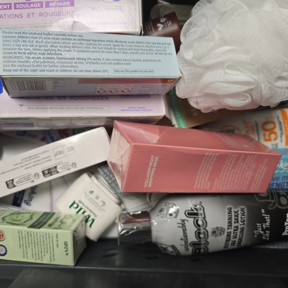 APPROXIMATELY 15 ASSORTED HEALTH & BEAUTY ITEMS TO INCLUDE - VASELINE ALOE SOOTHE , VASELINE , SANCTUARY SPA BODY SCRUB ETC