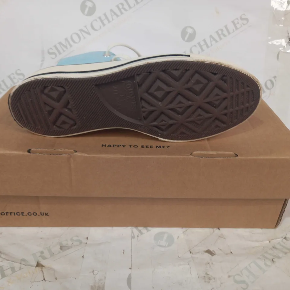 BOXED PAIR OF CONVERSE ALL STAR CANVAS SHOES IN BLUE UK SIZE 5