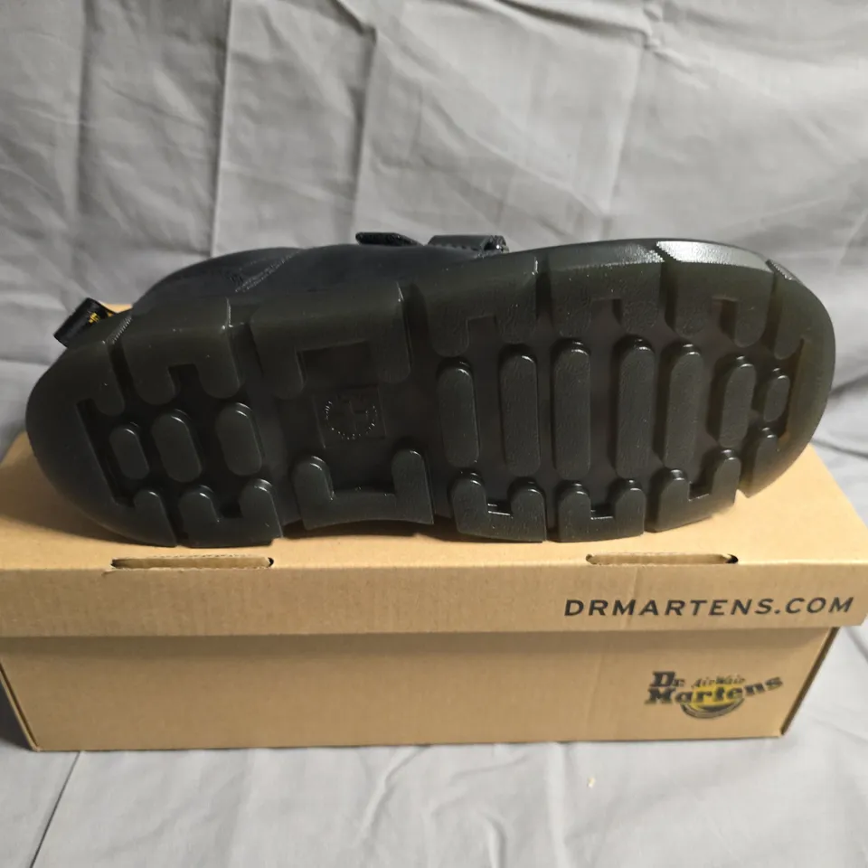 BOXED PAIR OF DR.MARTENS RAFFE LEATHER SHOE - UK SIZE 1 