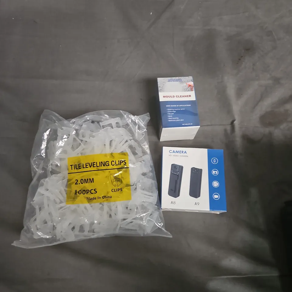 APPROXIMATELY 15 ASSORTED HOUSEHOLD ITEMS TO INCLUDE MOULD CLEANER, HD VIDEO CAMERA, TILE LEVELING CLIPS , ETC 