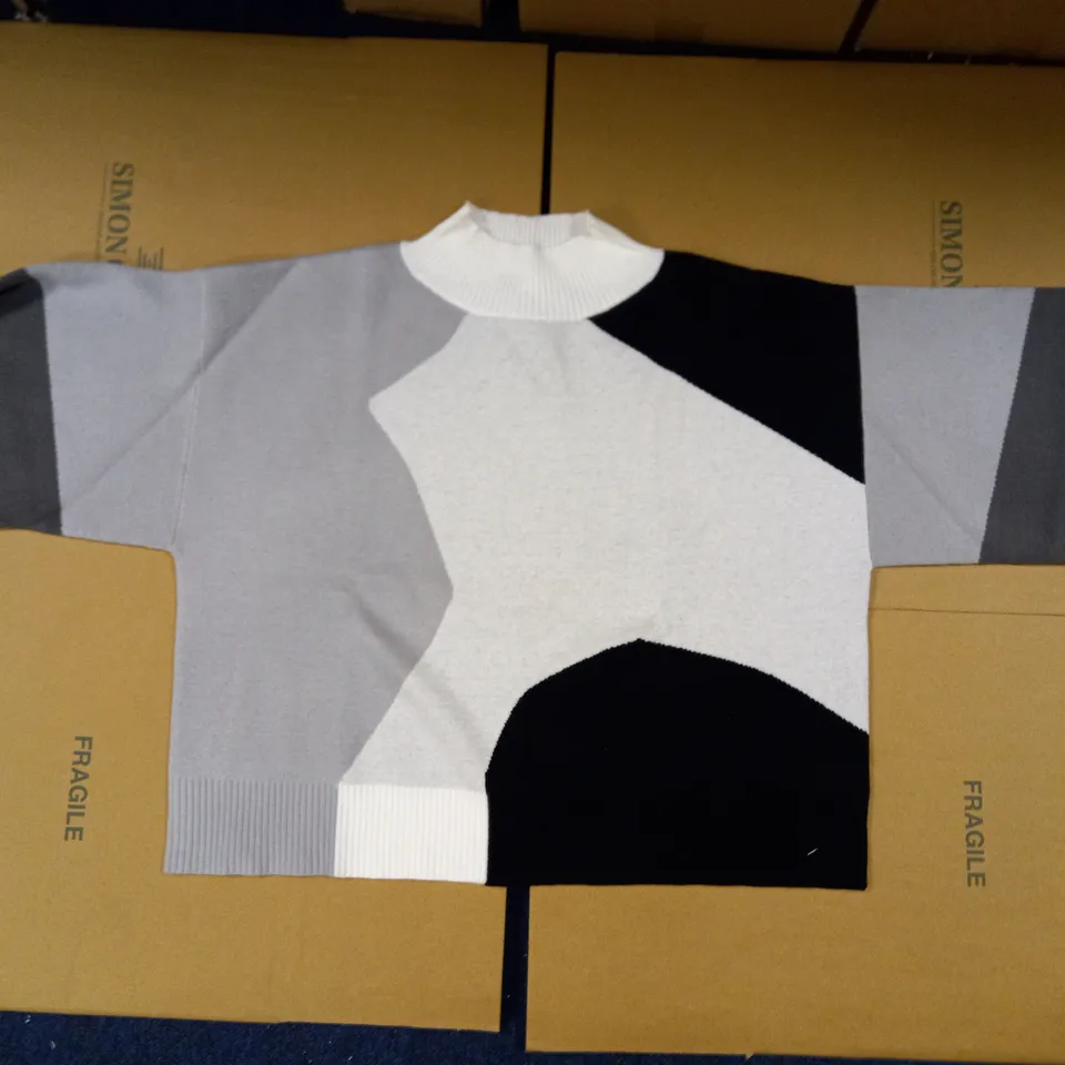 BRAND NEW MARLAWYNNE GEOMETRIC JUMPER SIZE XL