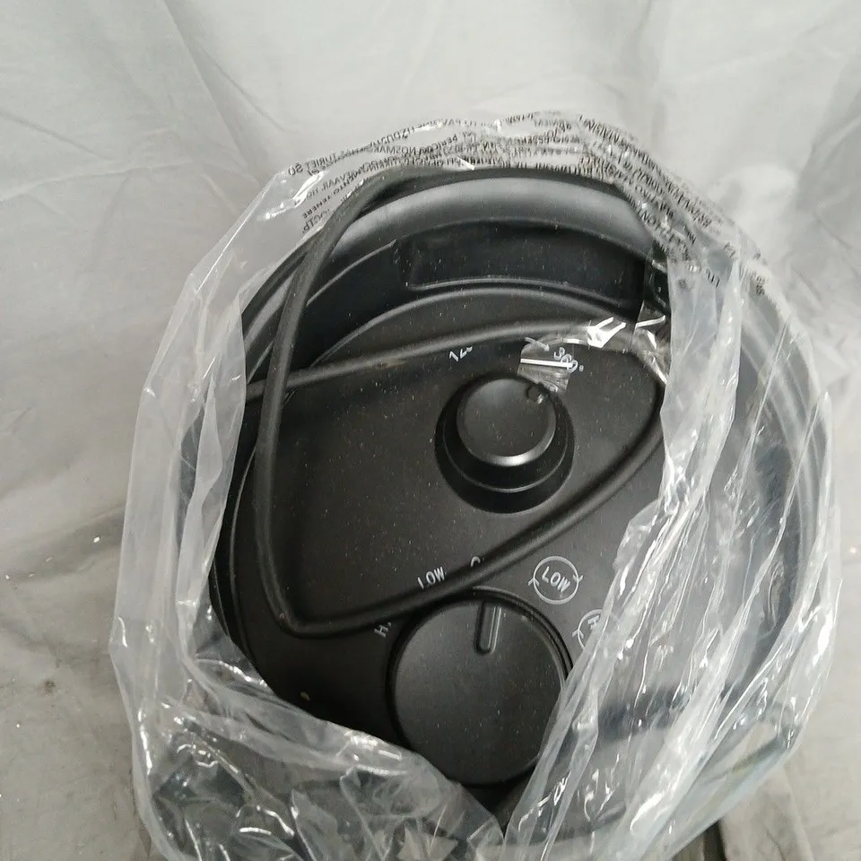 BLUMFELDT ELECTRIC PATIO HEATER – BLACK, CYLINDRICAL WITH GRILLE 