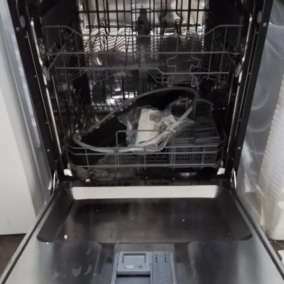 HISENSE HS622E90WUK FREESTANDING STANDARD DISHWASHER 85CM HIGH - E RATED , 24 X 23 X 33 INCHES (L X W X H) [ENERGY CLASS E] [ENERGY CLASS E] 