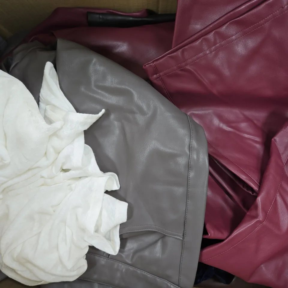 BOX OF APPROXIMATELY 20 ASSORTED CLOTHING ITEMS IN VARIOUS COLOURS, STYLES, AND SIZES - COLLECTION ONLY