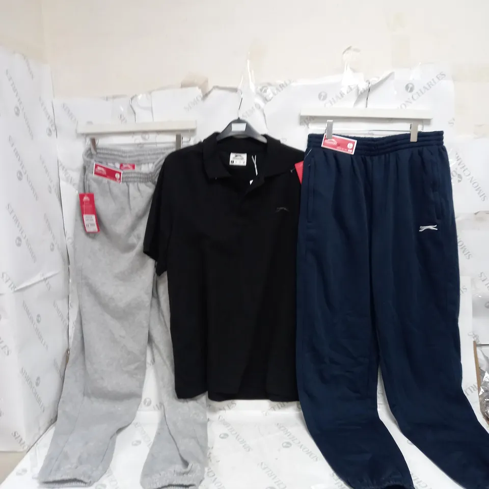 ASSORTED SLAZENGER PIECES OF CLOTHING TO INCLUDE JACKETS, T-SHIRTS, AND JOGGERS ETC. 
