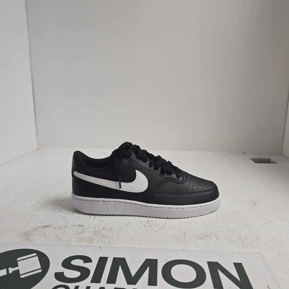 NIKE DUNK LOW TRAINERS – BLACK/WHITE SIZE UK 7