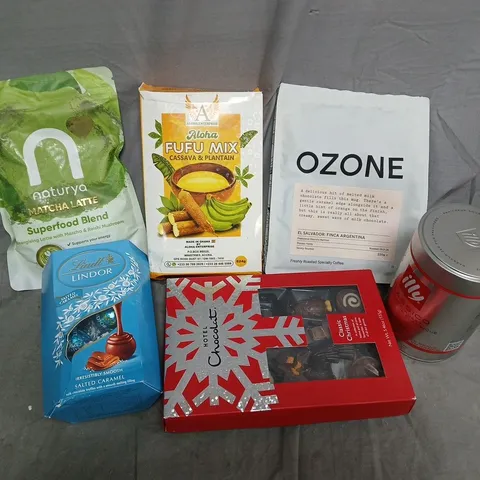 APPROXIMATELY 10 ASSORTED FOOD ITEMS TO INCLUDE FUFU MIX, ILLY CLASSICO ROAST, LINDT LINDOR SALTED CARAMEL, ETC - COLLECTION ONLY