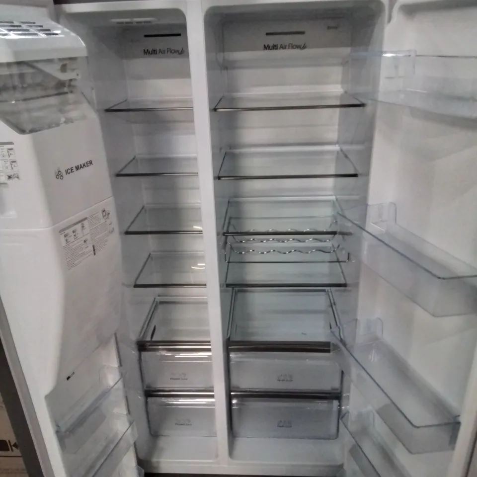 HISENSE 2 DOOR AMERICAN STYLE FRIDGE FREEZER WITH ICE MAKER AND WATER DISPENSER IN SILVER