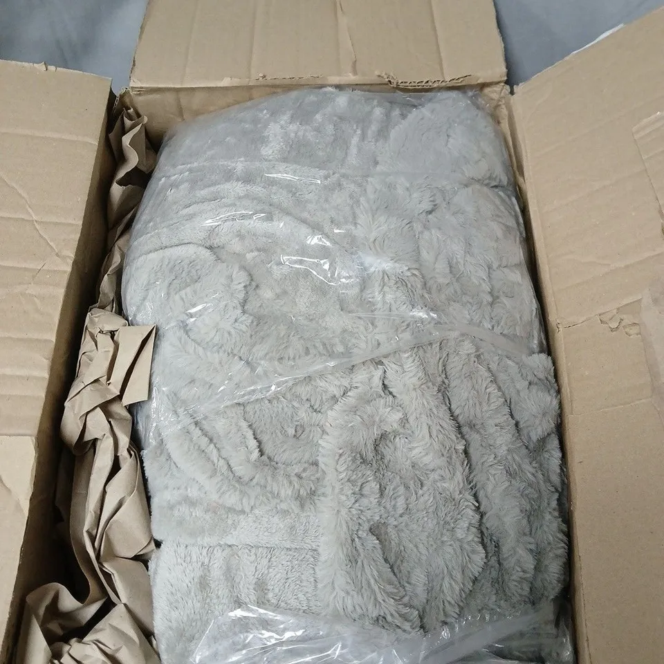 COZEE HOME LUXURY RUCHED FAUX FUR AND VELVETSOFT HEATED THROW