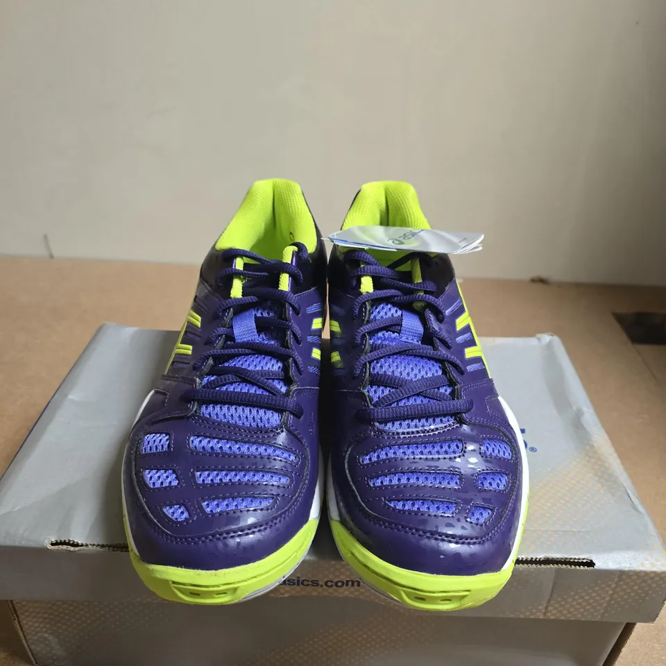 BOXED PAIR OF ASICS GEL-FASTBALL WOMEN’S RUNNING SHOES – UK SIZE 6.5