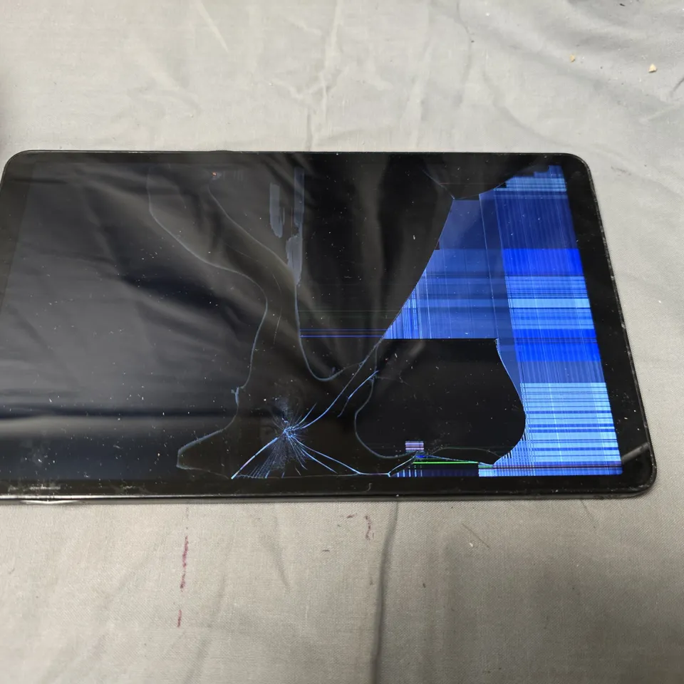 SAMSUNG TABLET SM-X115 64GB – CRACKED SCREEN