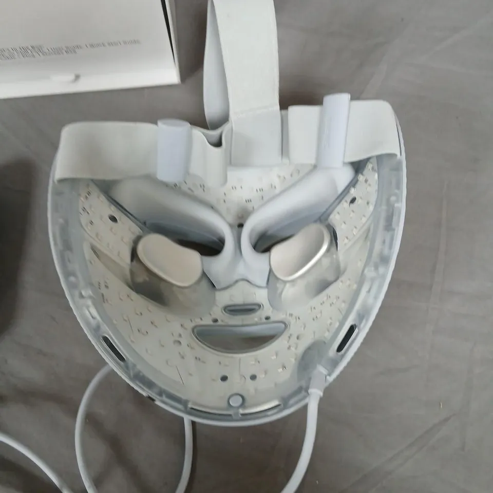 SHARK CRYOGLOW UNDER-EYE COOLING + LED MASK – BOXED