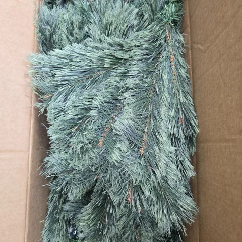 BOXED 6FT CASHMERE TIPS CHRISTMAS TREE - COLLECTION ONLY