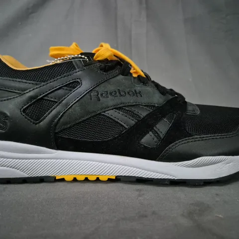 BOXED PAIR OF REEBOK SHOES IN BLACK/YELLOW UK SIZE 9.5