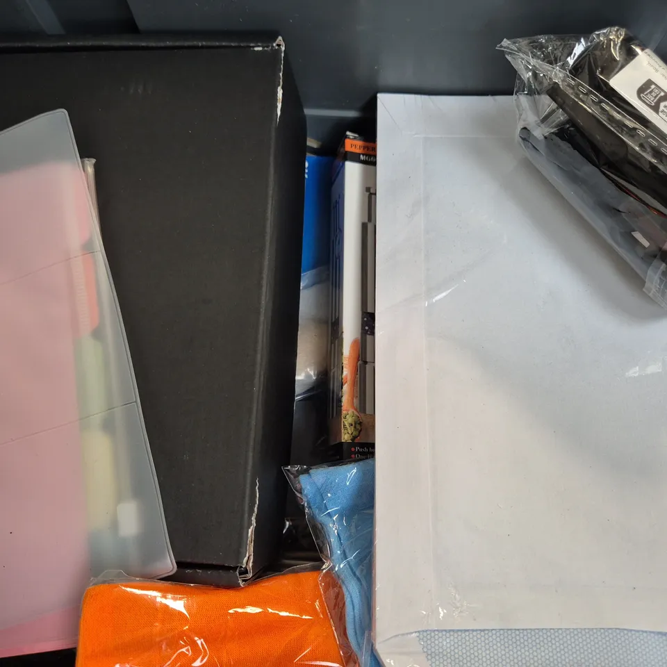 APPROXIMATELY 8 ASSORTED HOUSEHOLD ITEMS TO INCLUDE TO DO LISTS, KITCHEN SINK STRAINER, ETC