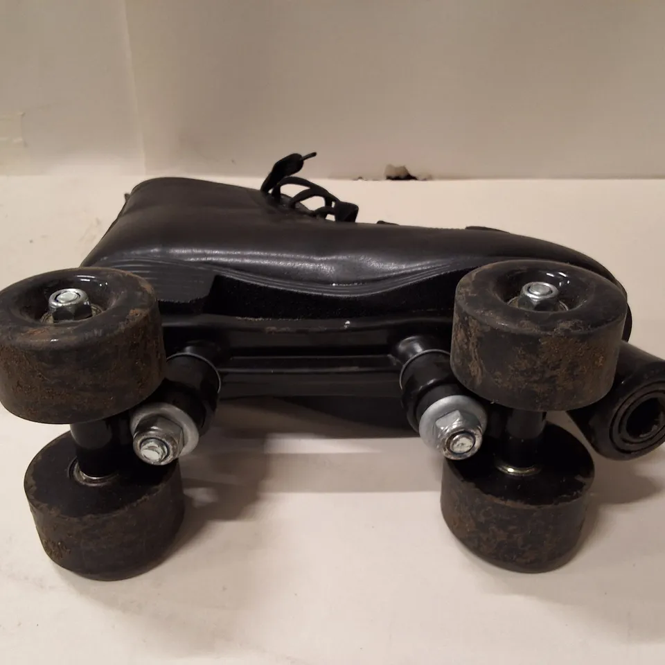 BLACK QUAD ROLLER SKATES, UK 6.5 (EU 39) WITH CARRY BAG