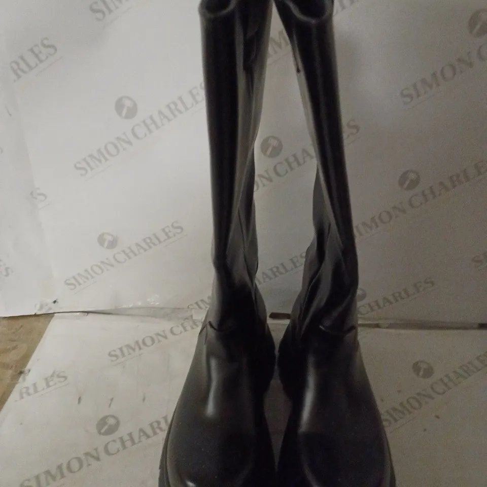 PAIR OF KOI WOMEN'S KNEE HIGH CHUNKY BOOTS SIZE 6
