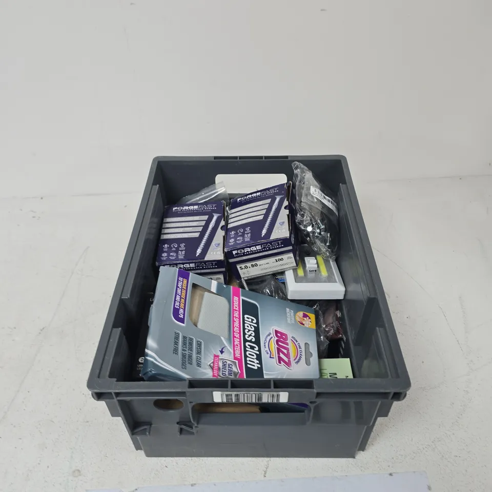 TOTE OF APPROXIMATELY 12 ASSORTED ITEMS TO INCLUDE: LIGHT SWITCH LIGHT
