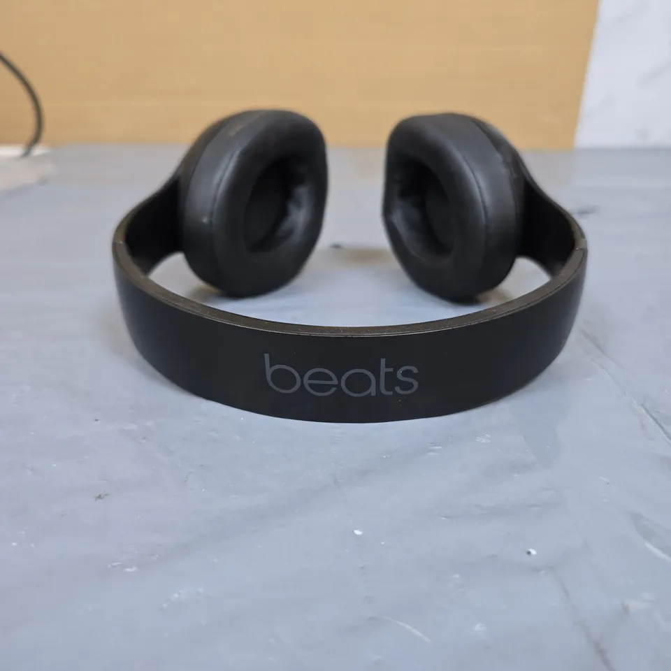 BEATS OVER-EAR HEADPHONES - BLACK 
