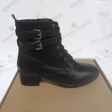 BOXED PAIR OF DUNE PAXAN BOOT BLACK LEATHER SIZE 7