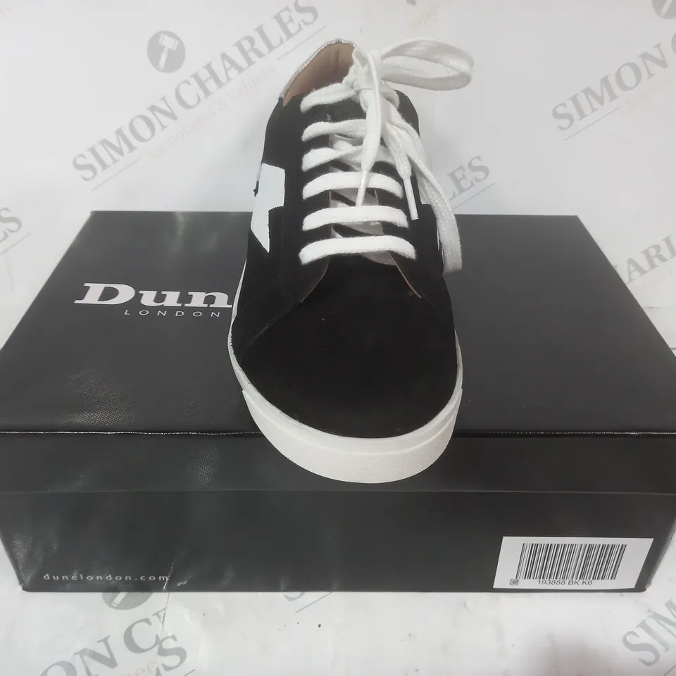 BOXED PAIR OF DUNE LONDON ENERGISED LIGHTNING BOLT TRAINERS IN BLACK/WHITE SIZE 6