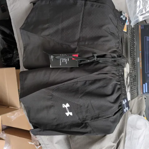 UNDER ARMOUR MEN'S TRAINING SHORTS – BLACK, HEATGEAR, SIZE XL