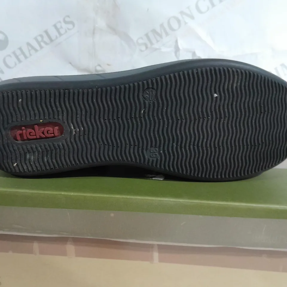 BOXED PAIR OF RIEKER TRAINER SHOE WITH ZIP IN BLACK UK SIZE 6