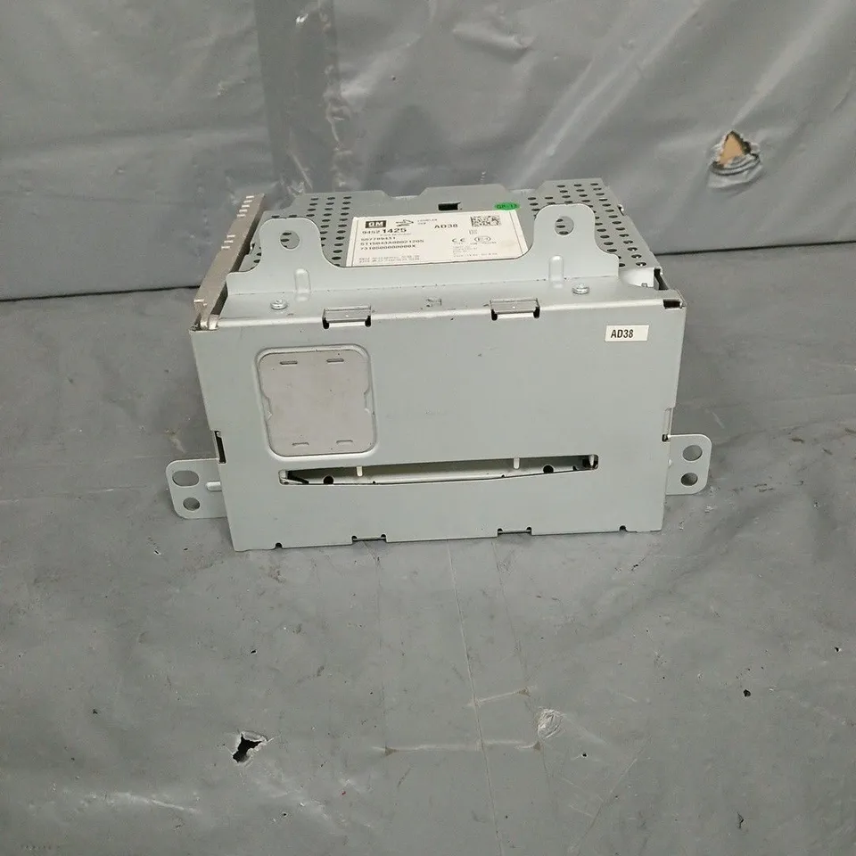 CAR RADIO/CD PLAYER UNIT PART NUMBER:557799431