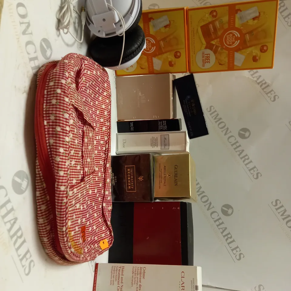 LOT OF APPROX 12 TO INCLUDE MISS DIOR HAND CREAM , INTIMATELY BECKHAMMEN EAU DE TOILETTE , ETC