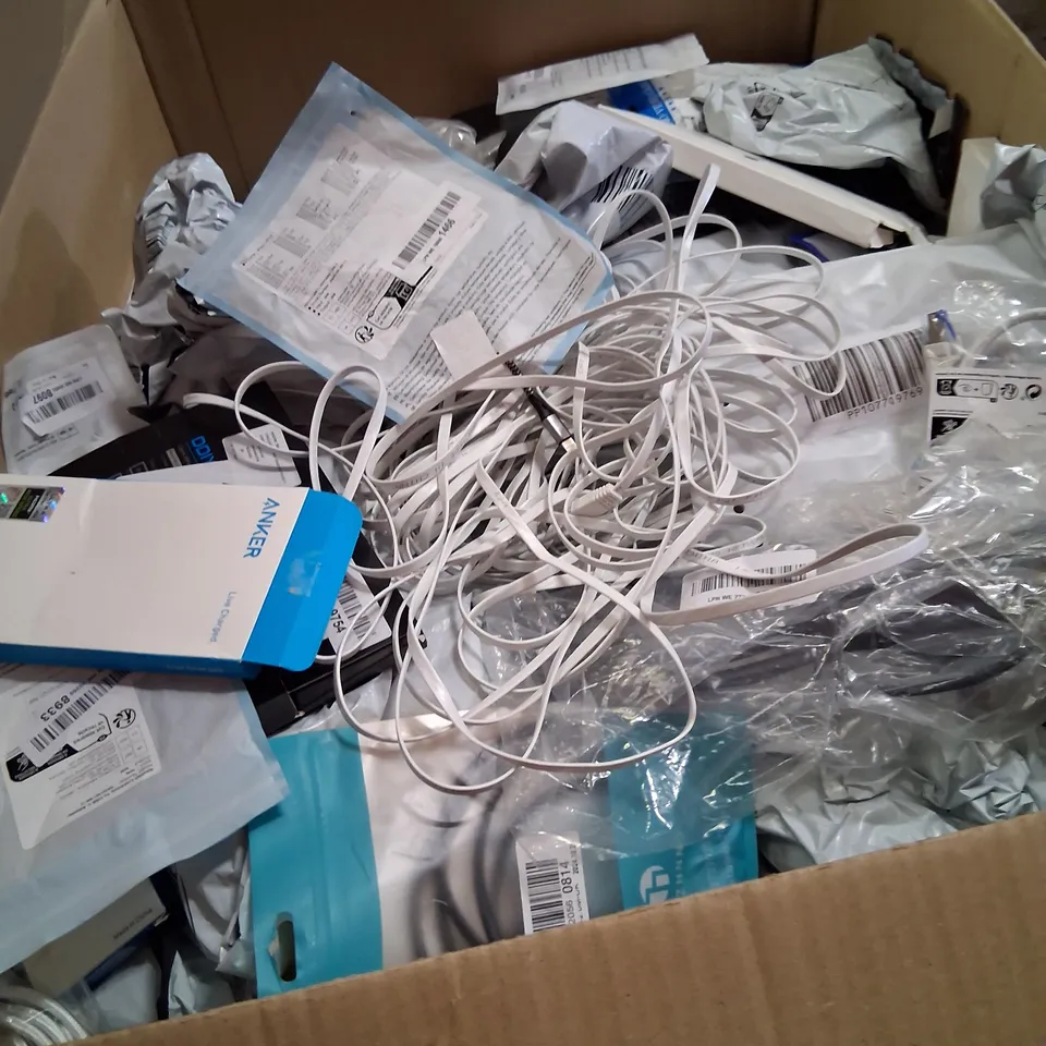 PALLET CONSISTING OF A LARGE QUANTITY OF ASSORTED ELECTRICAL ACCESSORIES TO INCLUDE; HDMI CABLE, ANKER CHARGING CABLE AND LIGHTNING HDTV CABLE