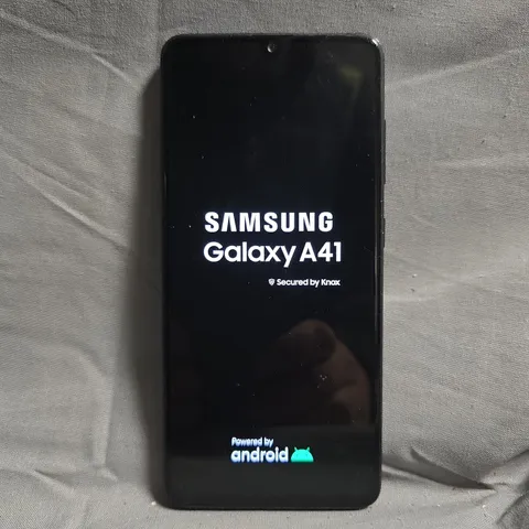SAMSUNG GALAXY A41 SMARTPHONE – BLACK/GRADIENT, POWERS ON