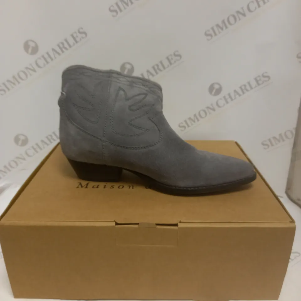 BOXED PAIR OF MAISON DE NIMES SUEDE WESTERN BOOTS - SIZE 4