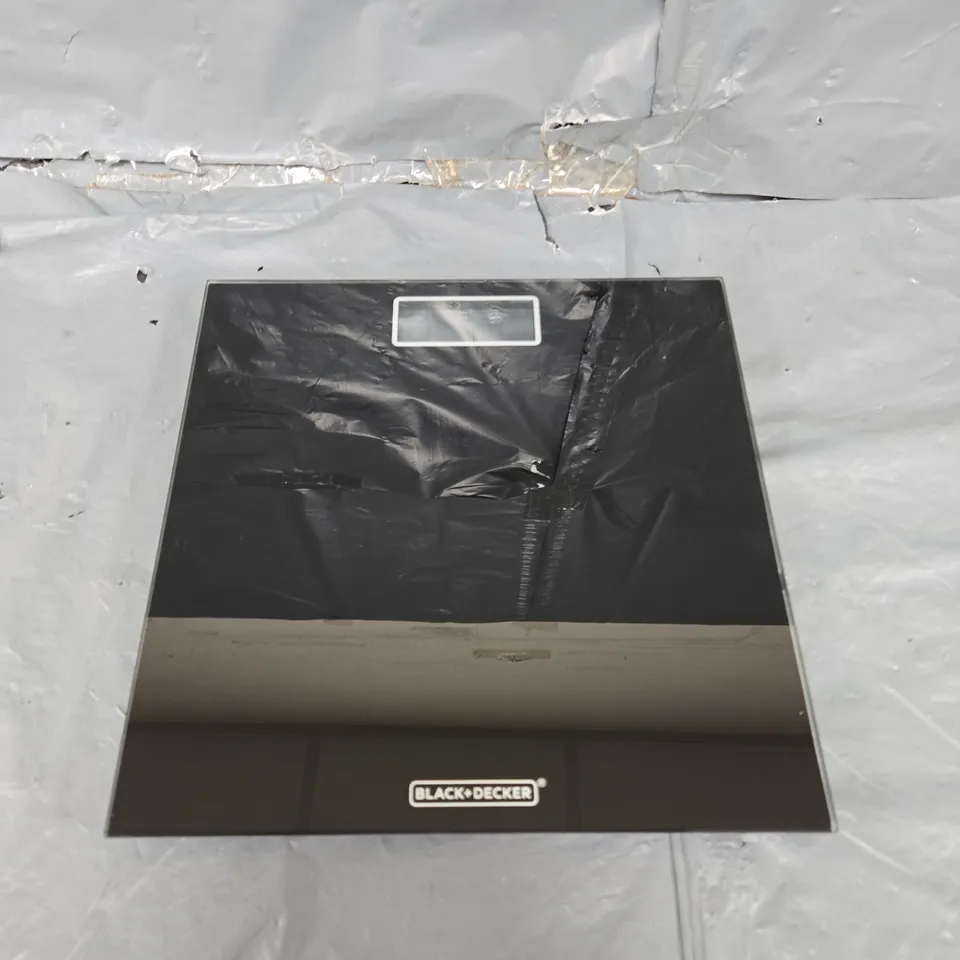 BOXED BLACK + DECKER DIGITAL SCALE