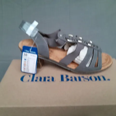 BOXED PAIR OF CLARA BARSON BLOCK HEEL SANDAL GREY SIZE 38