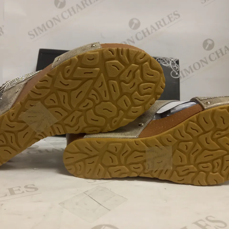 BELLISSIMO WIDE FIT METALLIC WEDGE SANDALS SOFT GOLD UK 6