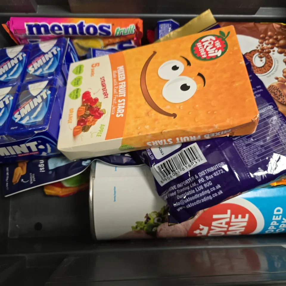 APPROXIMATELY 12 ASSORTED FOOD ITEMS TO INCLUDE - COCONUT OIL , MALTESERS , GALAXY CHOCOLATE BAR ETC