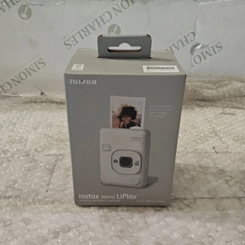 BOXED FUJIFILM INSTAX MINI LIPLAY HYBRID INSTANT CAMERA IN MISTY WHITE