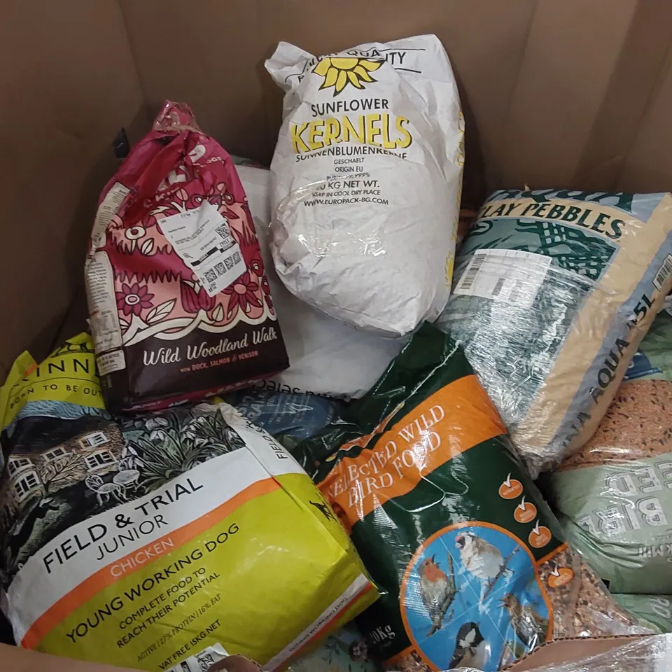 PALLET OF ASSORTED ANIMAL FOOD AND RELATED PRODUCTS TO INCLUDE: FIELD & TRAIL JUNIOR DOG FOOD, WILD BIRD FOOD, CLAY PEBBLES FOR HYDROPONICS, LILY'S KITCHEN DOG FOOD ECT