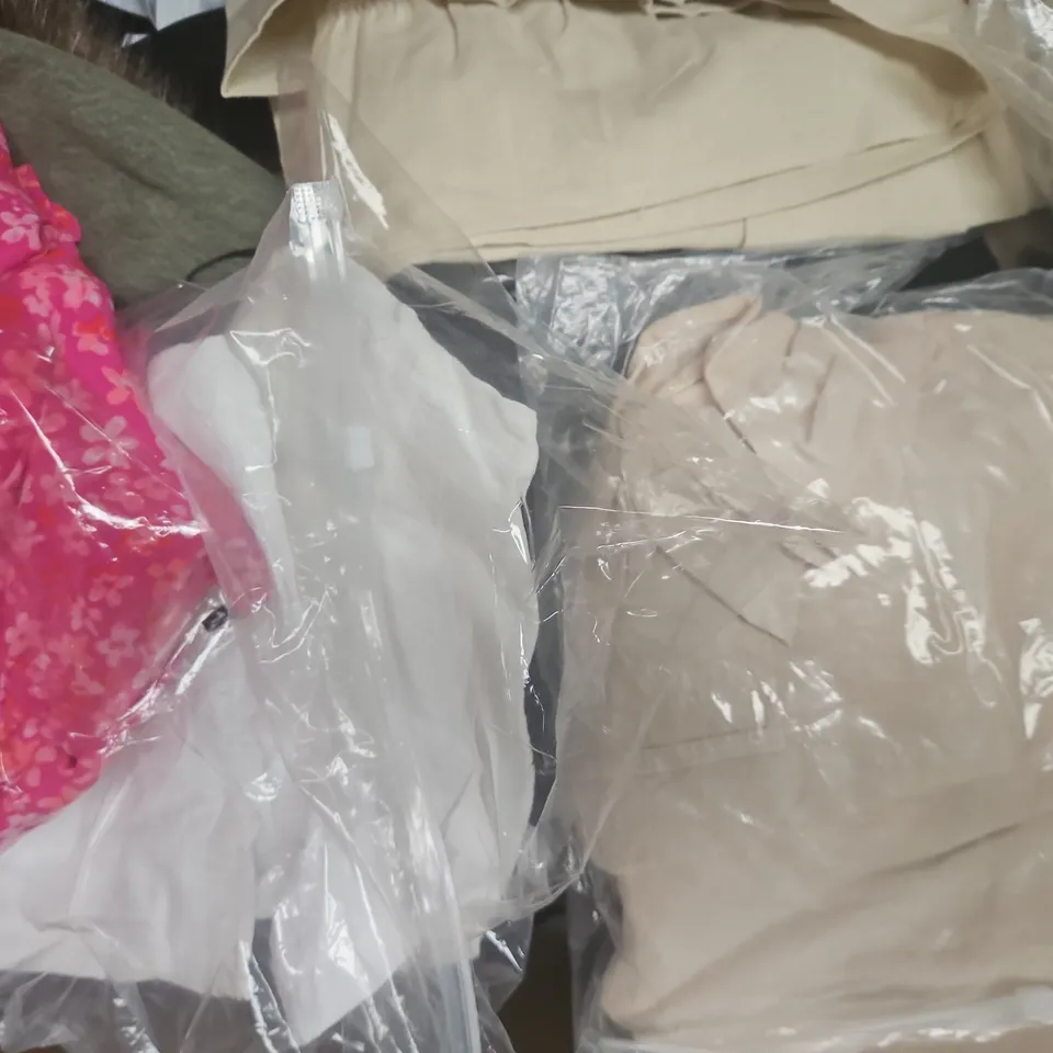 APPROXIMATELY 20 ASSORTED CLOTHING AND FASHION PRODUCTS IN VARIOUS STYLES AND SIZES - COLLECTION ONLY