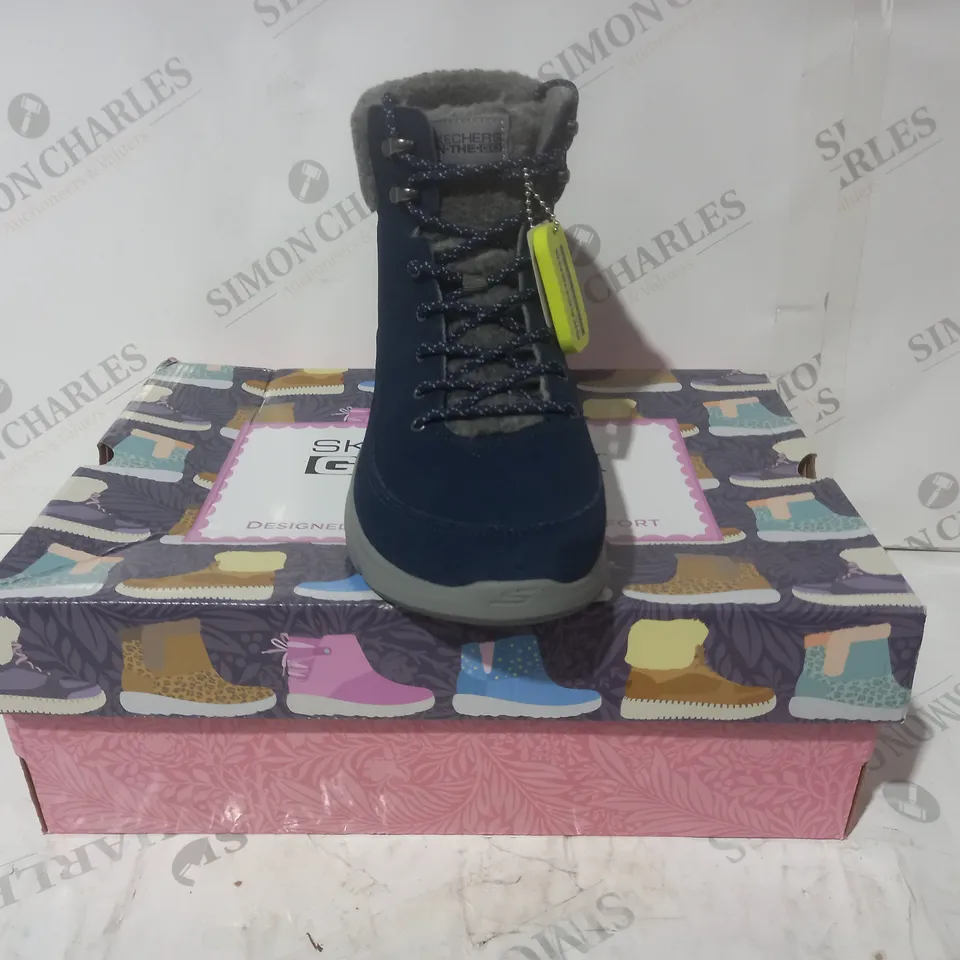 BOXED PAIR OF SKECHERS GO WALK BOOTS IN BLUE UK SIZE 7