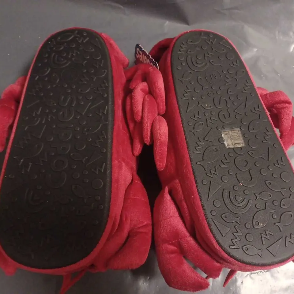 CODDIES LOBSTER SLIPPERS - MED UK 4/8