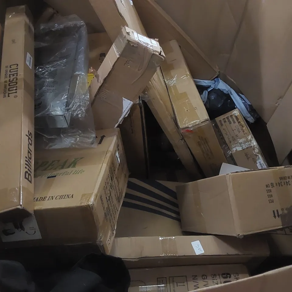 PALLET OF ASSORTED ITEMS INCLUDING HOLLYWOOD MAKEUP MIRROR, SCOOTER, VACMASTER, CLOTHES DRYING RACK, AIR COOLER