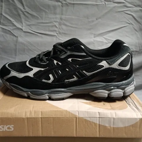 ASICS RUNNING SHOES IN BLACK/GREY - UK 10