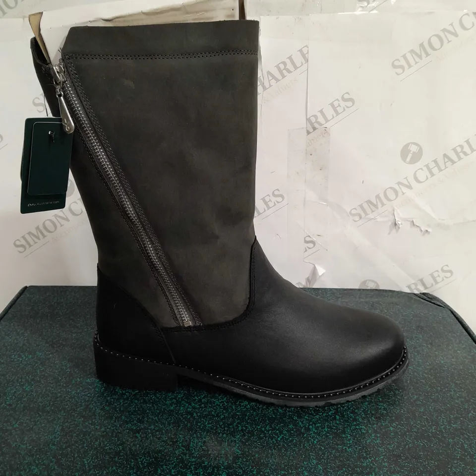 BOXED EMU EXPLORER BOOTS, BLACK/CHARCOAL - SIZE 7