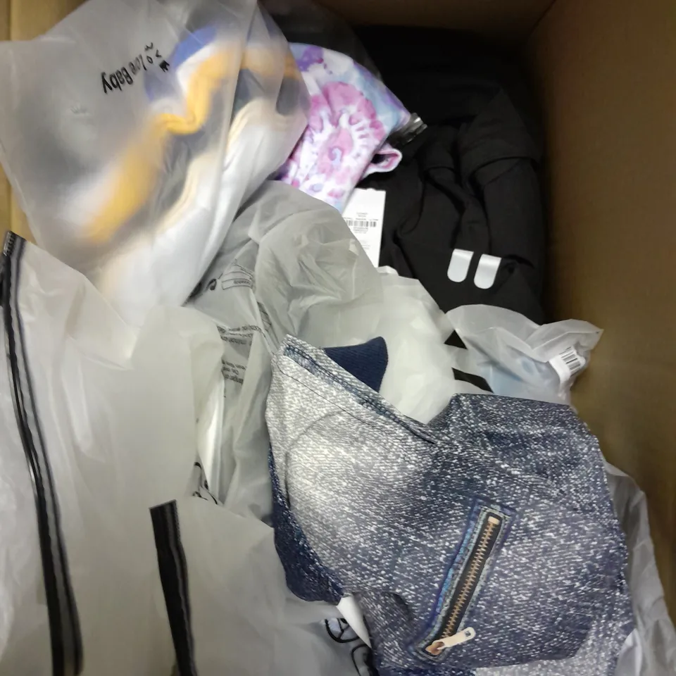 APPROXIMATELY 20 ASSORTED CHILDRENS CLOTHING PRODUCTS IN AGES RANGING FROM 5-10YRS
